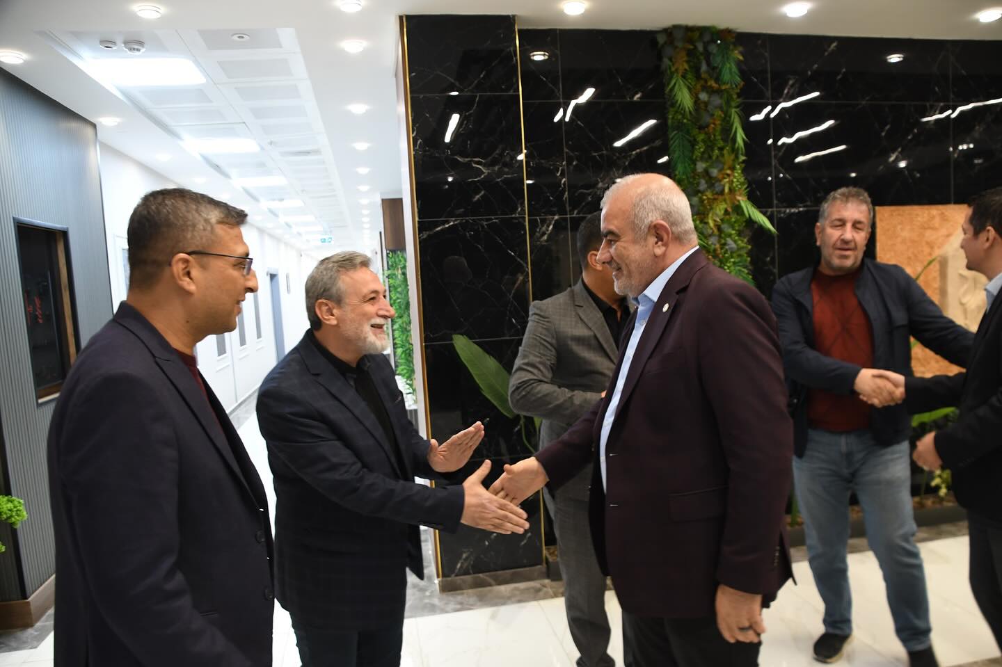 588205910 18537244309058717 334282464894678123 N