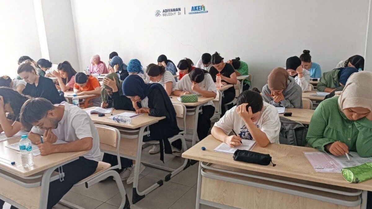 Adıyaman Belediyesi'nden 12. sınıf öğrencilerine YKS başvuru desteği