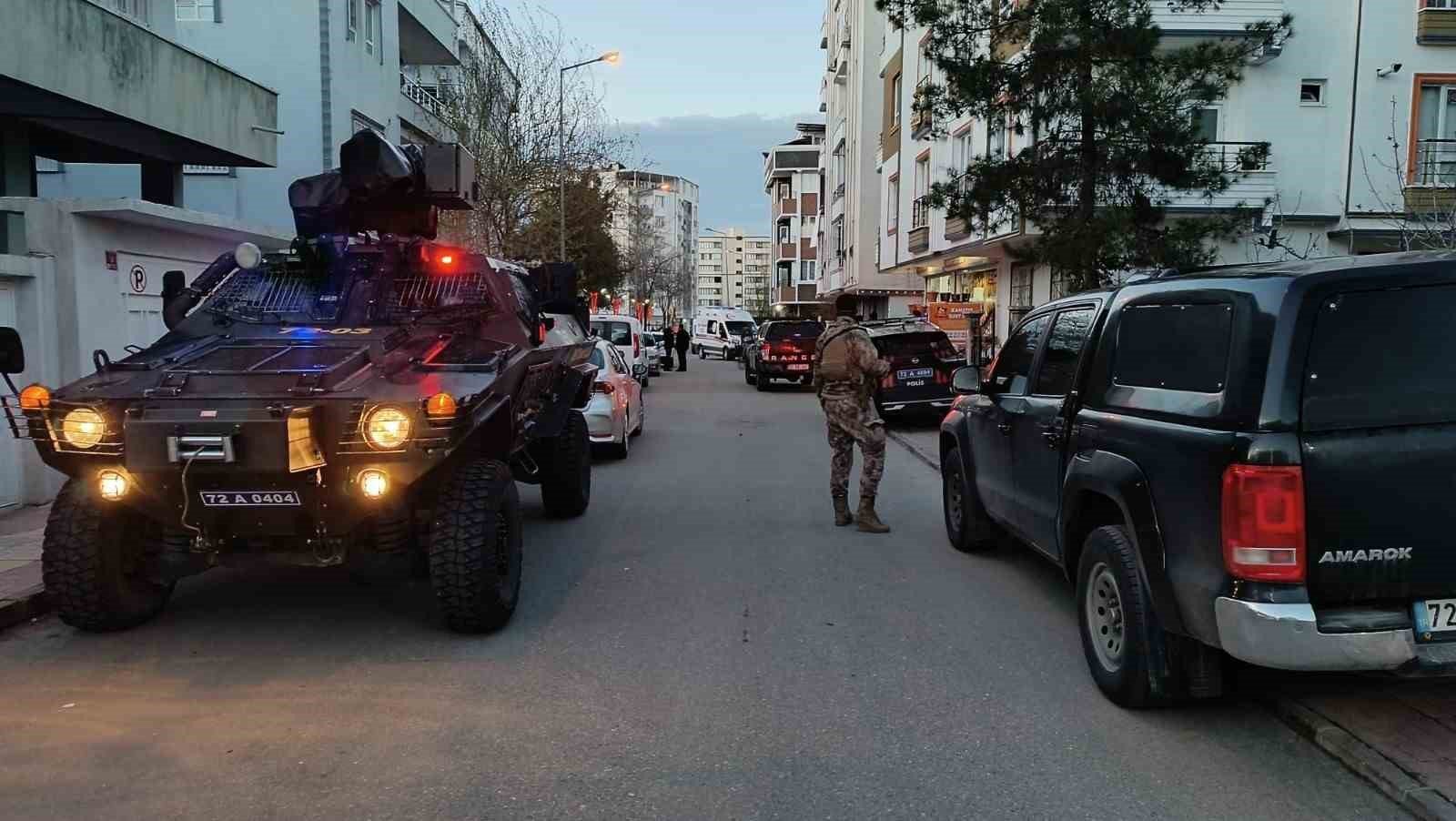 Batman’da Anne Ve Ağabeyini Silahla Öldürdü