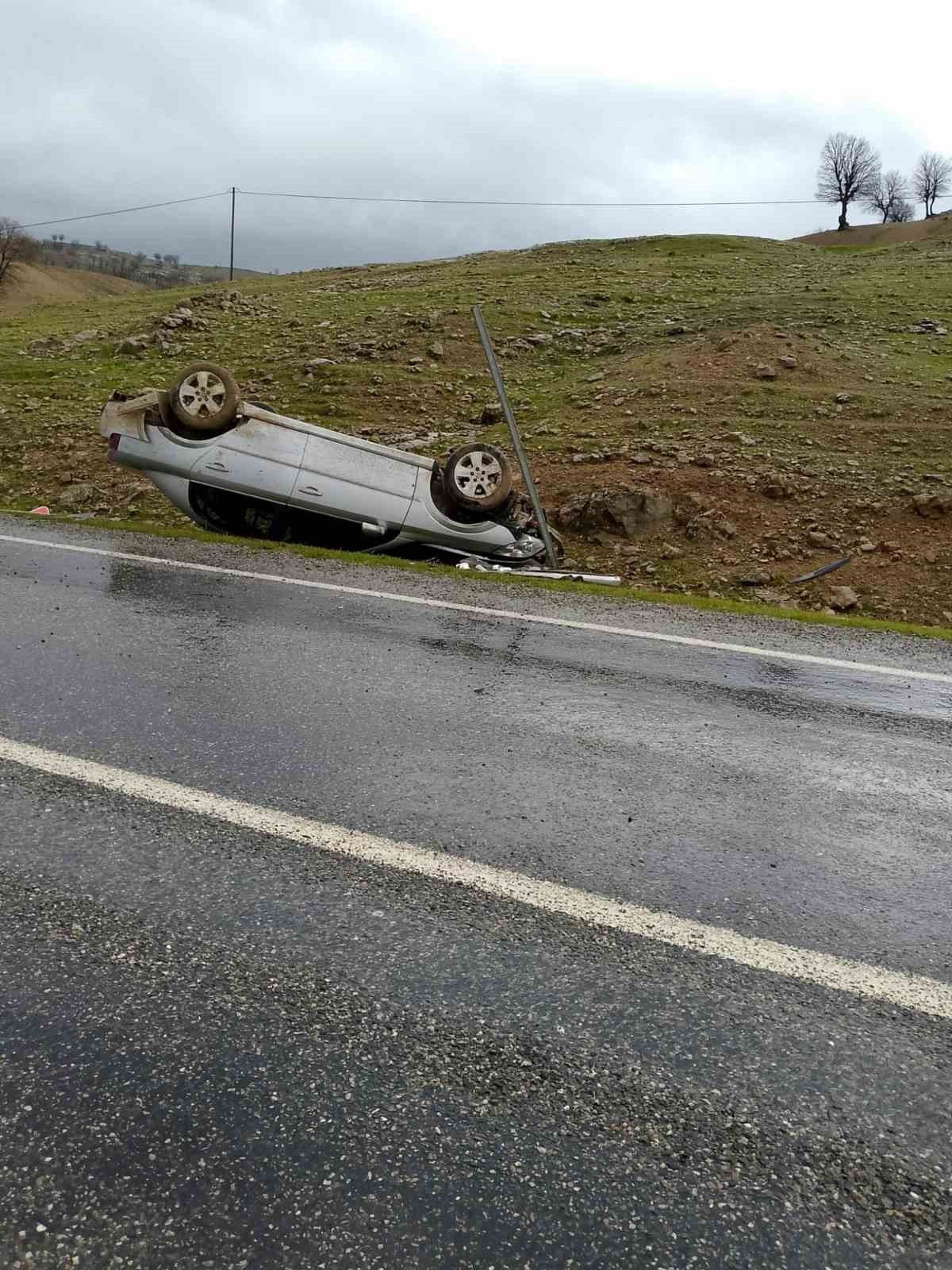 Batman'da sürücüsünün kontrolünden çıkan otomobil takla attı: 1 yaralı
