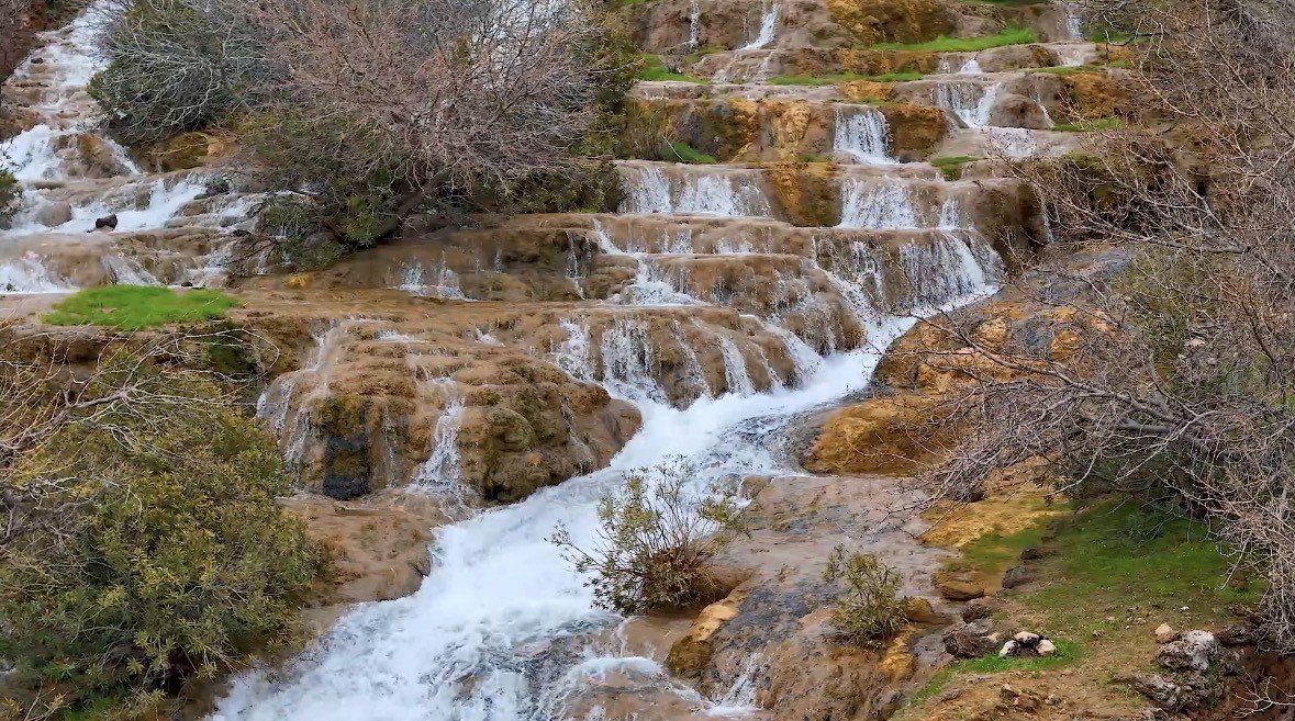 Doğaseverlerden Başdeğirmen Şelalesi'ne yoğun ilgi