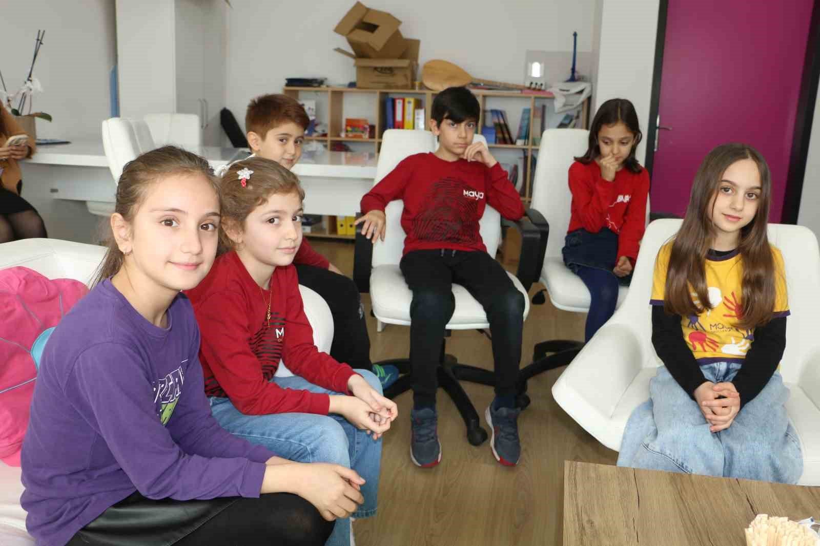 Minik öğrencilerin 'demokrasi' heyecanı