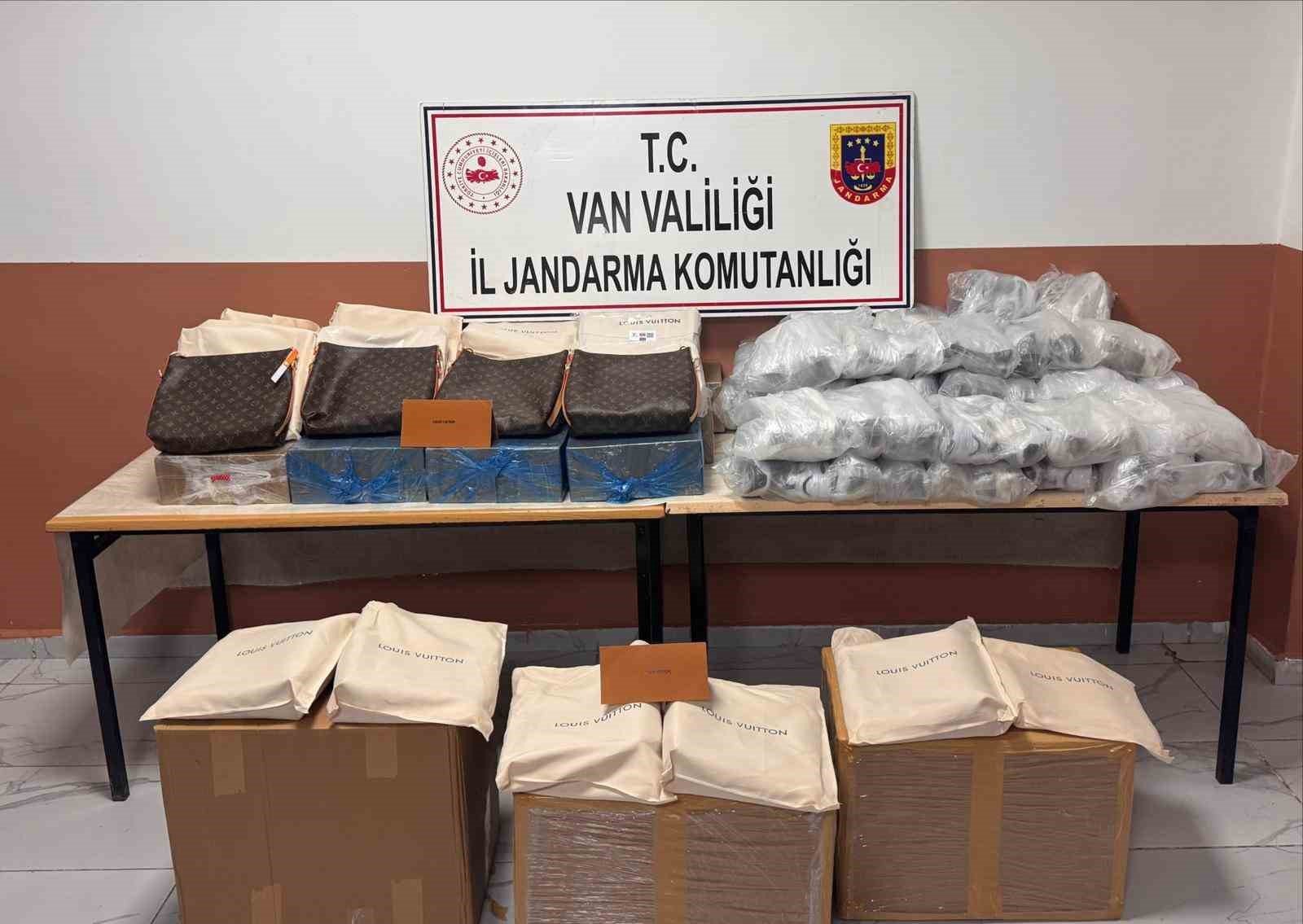 Van Başkale’de gümrüksüz kaçak eşya ele geçirildi