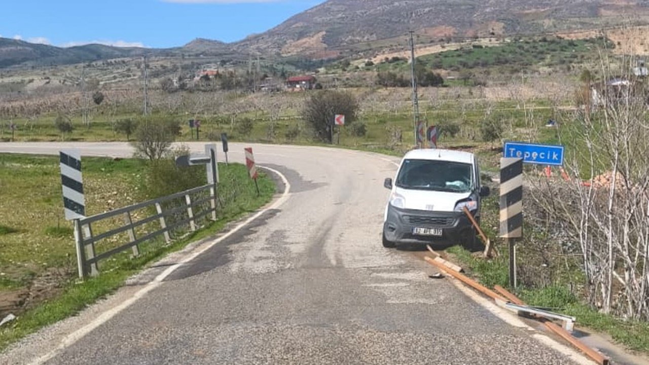 Adıyaman'da Kazada: Köprü Demirleri Araca Saplandı: 1 Yaralı