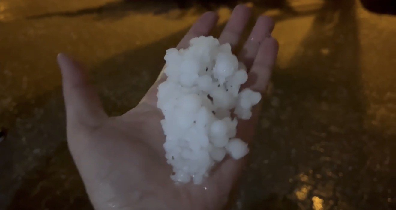 Adıyaman'a fındık büyüklüğünde dolu yağdı