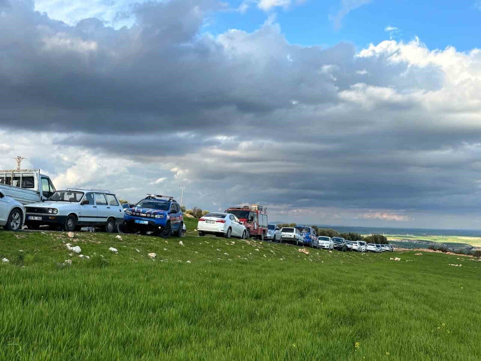 Devrilen traktörün sürücüsü hayatını kaybetti