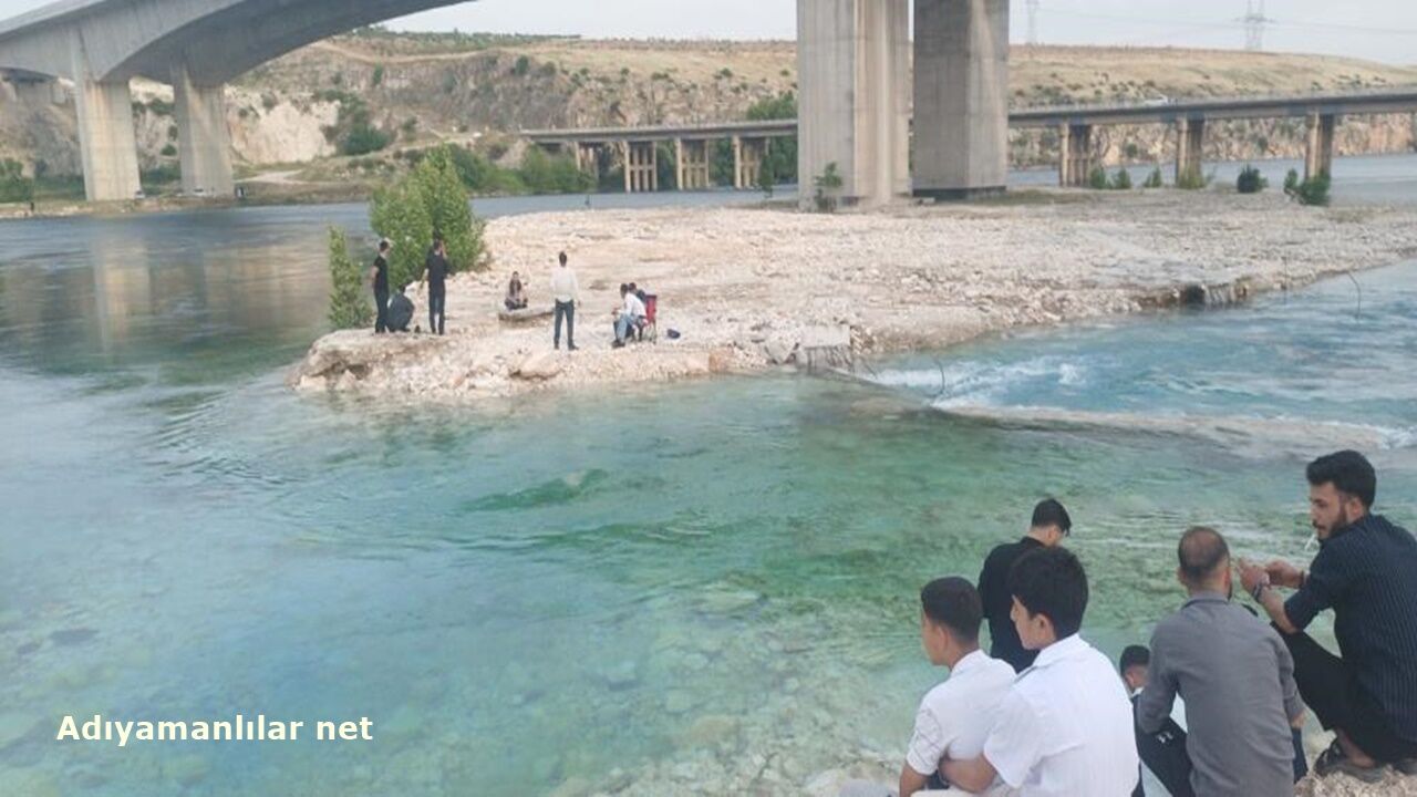 Adıyamanda Vatandaşlar Suların Yüklsmesiyle Mahsur Kaldı