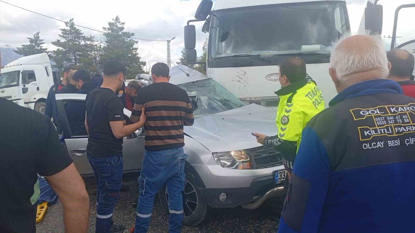 Adıyaman'da kamyon ile otomobil çarpıştı: 1 ölü