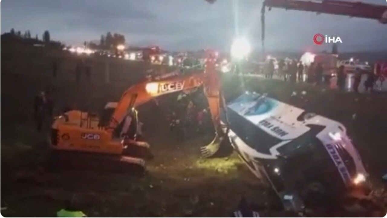 Malatya’da Yolcu Otobüsü Devrildi: 4 Kişi Hayatını Kaybetti, Yaralılar Var