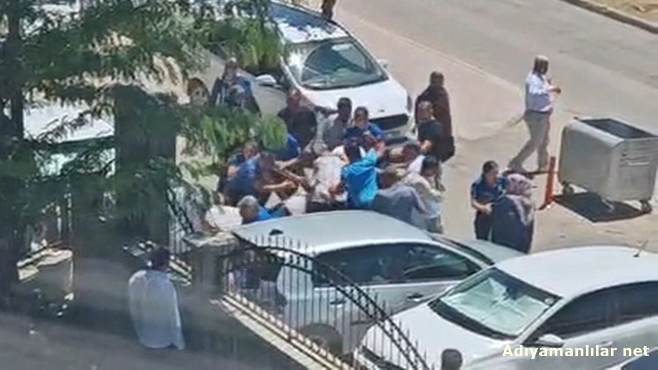 Adıyaman Adliyesi Önünde İki Grup Birbirine Girdi