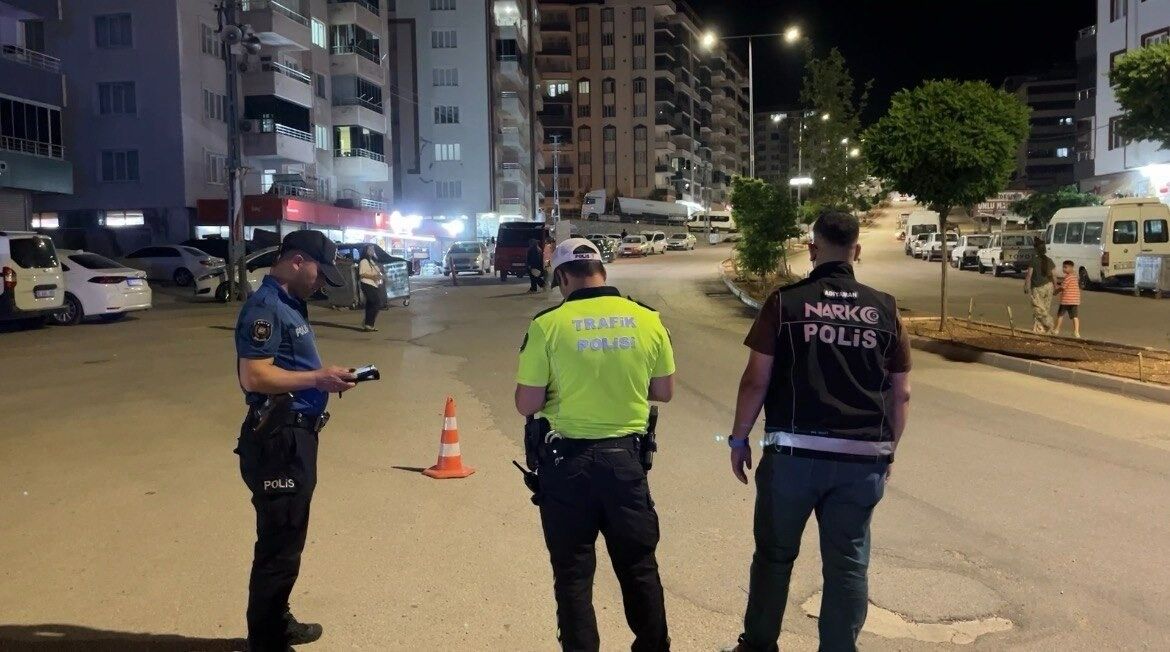 Besni’de Asayiş Uygulaması: 2 Araç Trafikten Men Edildi