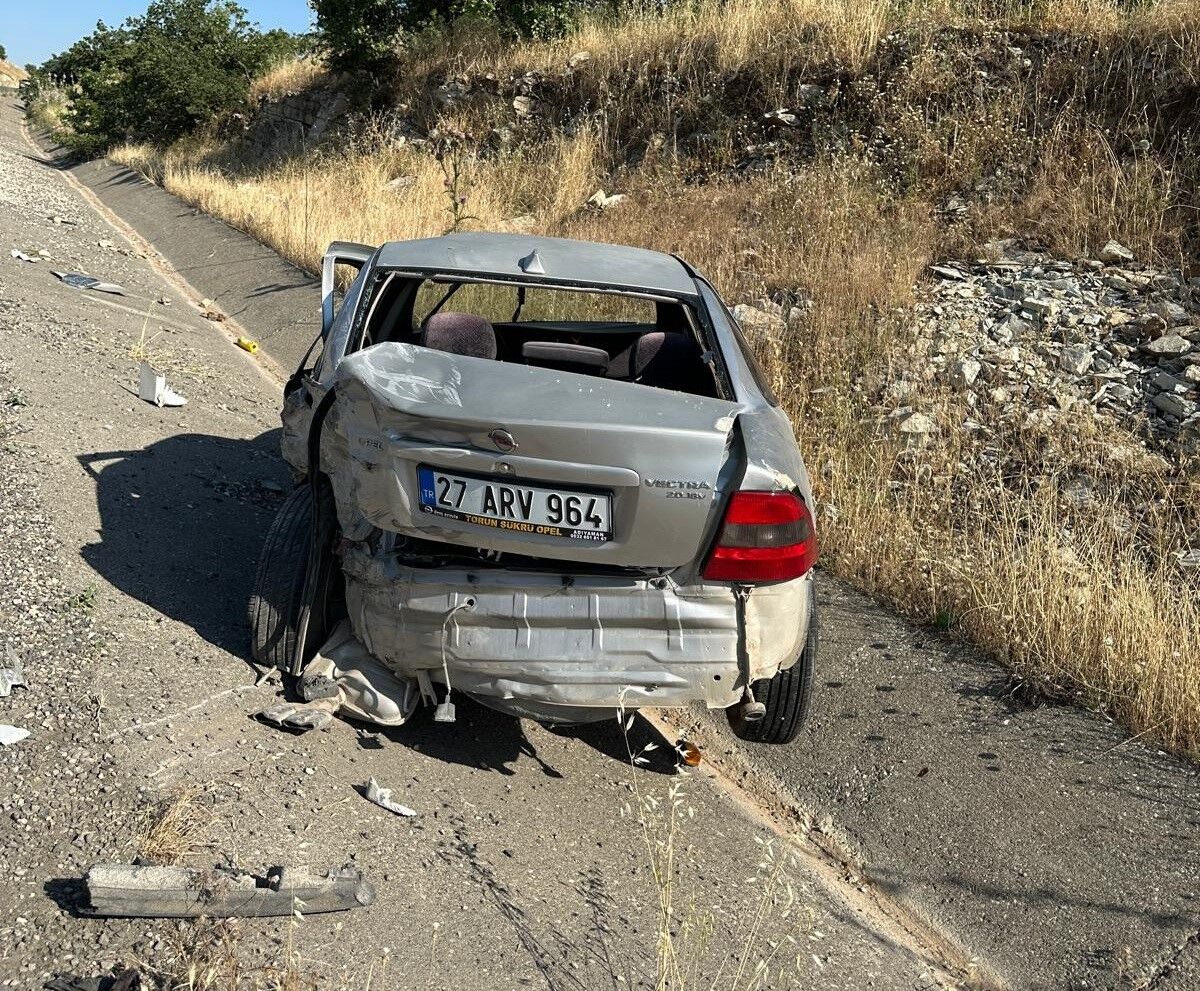 Adıyaman-Gölbaşı'nda Çekici İle Otomobil Çarpıştı: 2 Yaralı
