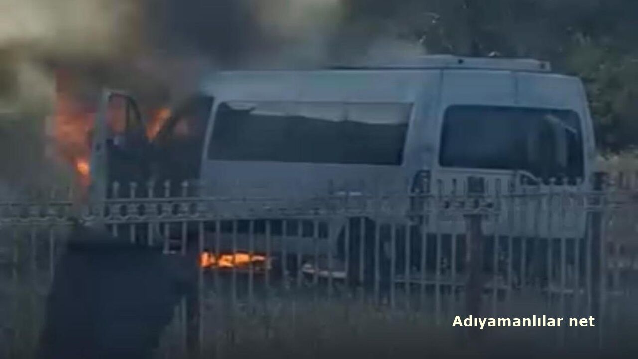 Diyarbakırda Minibü Yandı