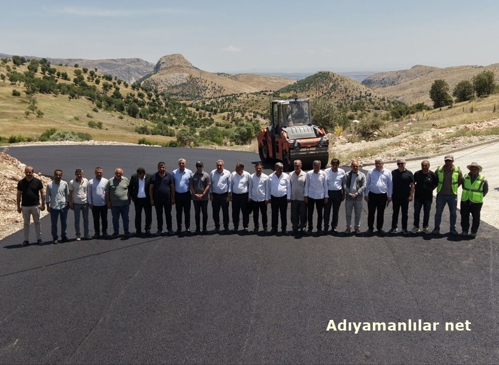 Kahta'da Dumlu-Alidam Yolunda Asfalt Çalışması Devam Ediyor
