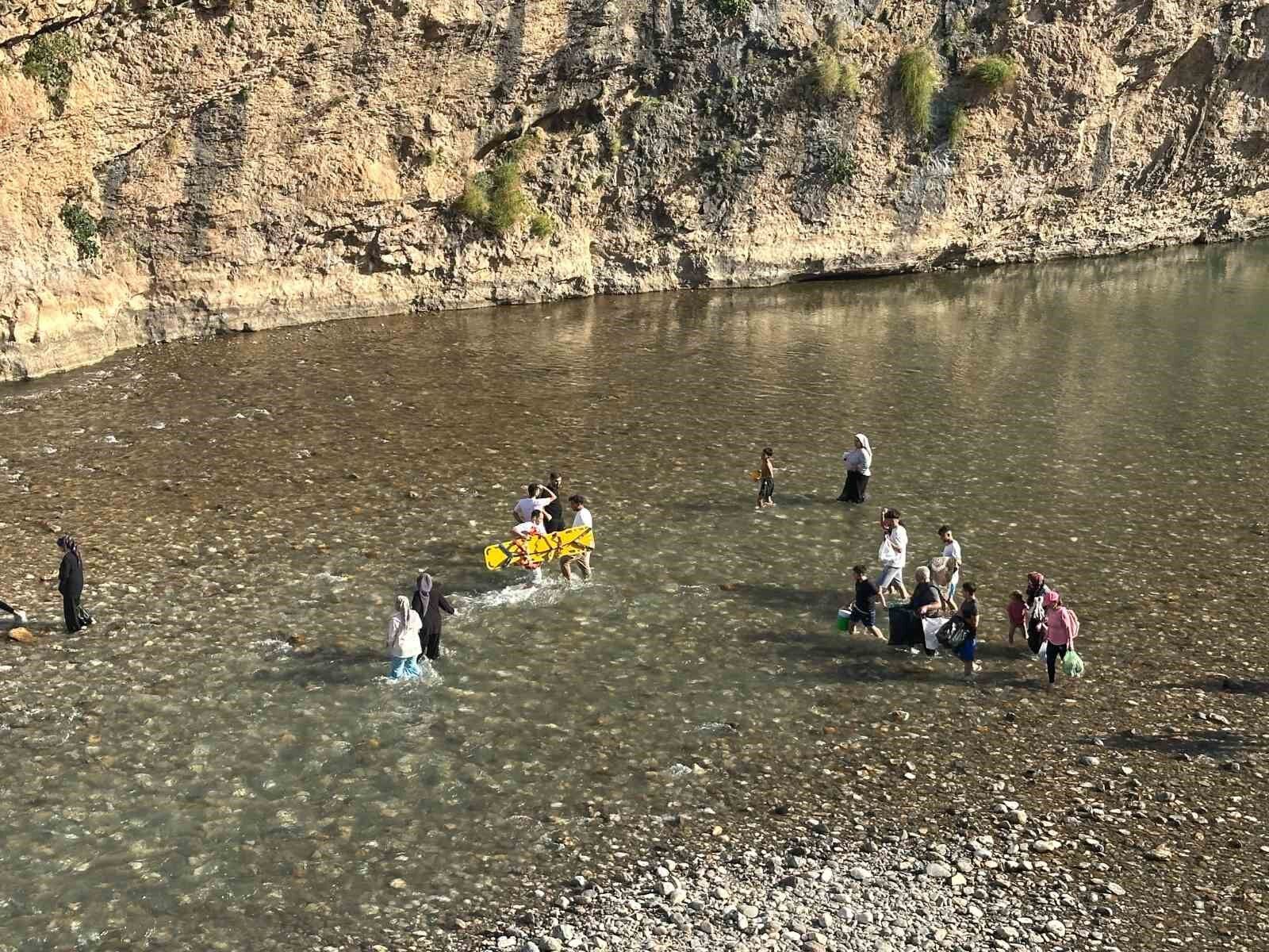 Adıyaman'da suda kaybolan genç aranıyor