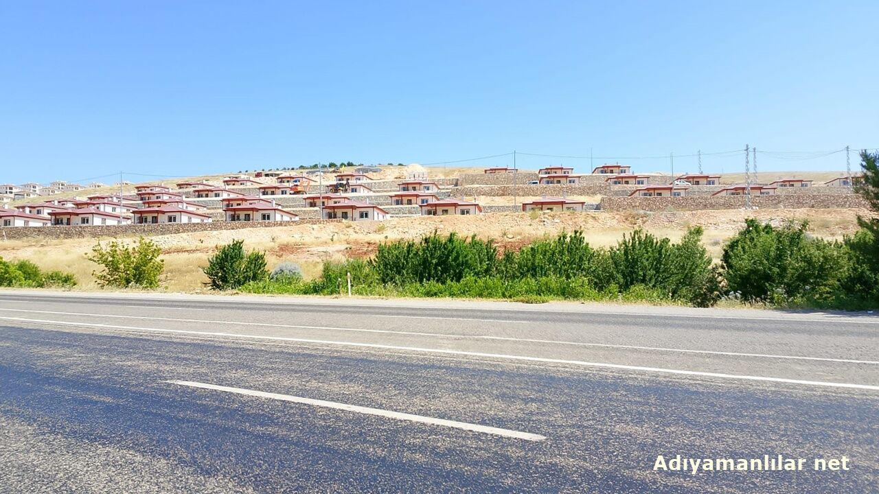 Sambayatta Depremzedeler Bir Yildir Evlerine Giremiyor-1