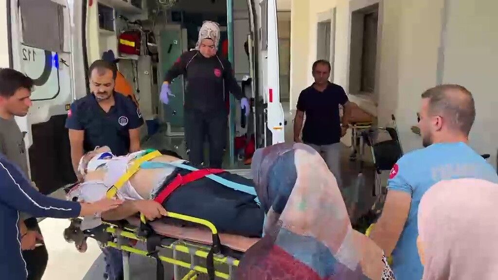 Besni’de İki Otomobil Çarpıştı: 1’i Çocuk 4 Yaralı