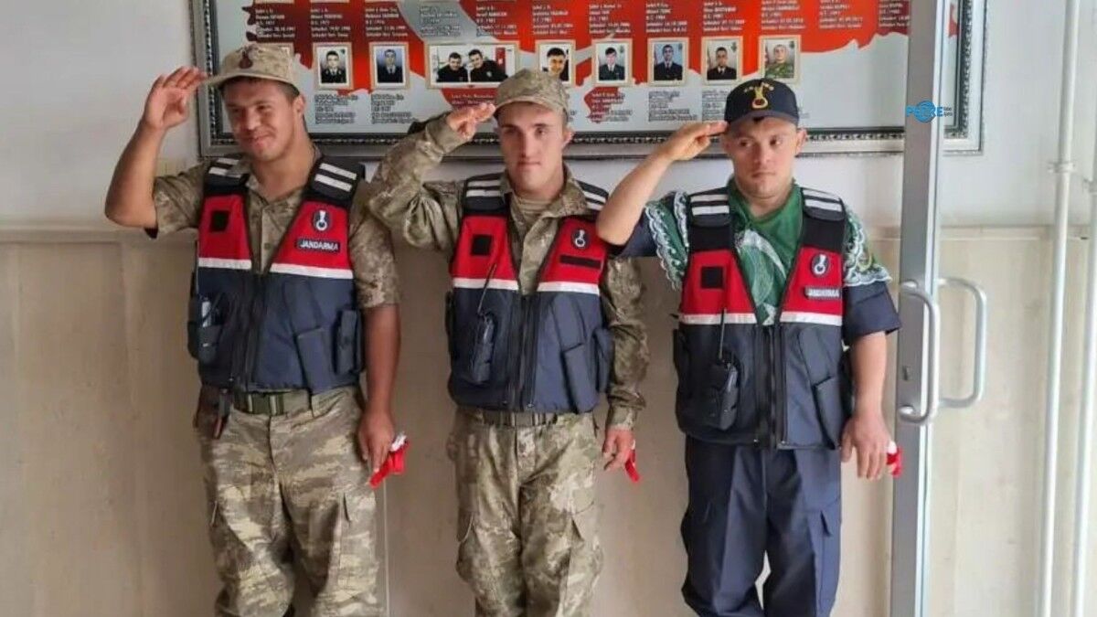 Besnili üç özel birey asker kınası yaktı, üniforma giydi: Duygu dolu tören