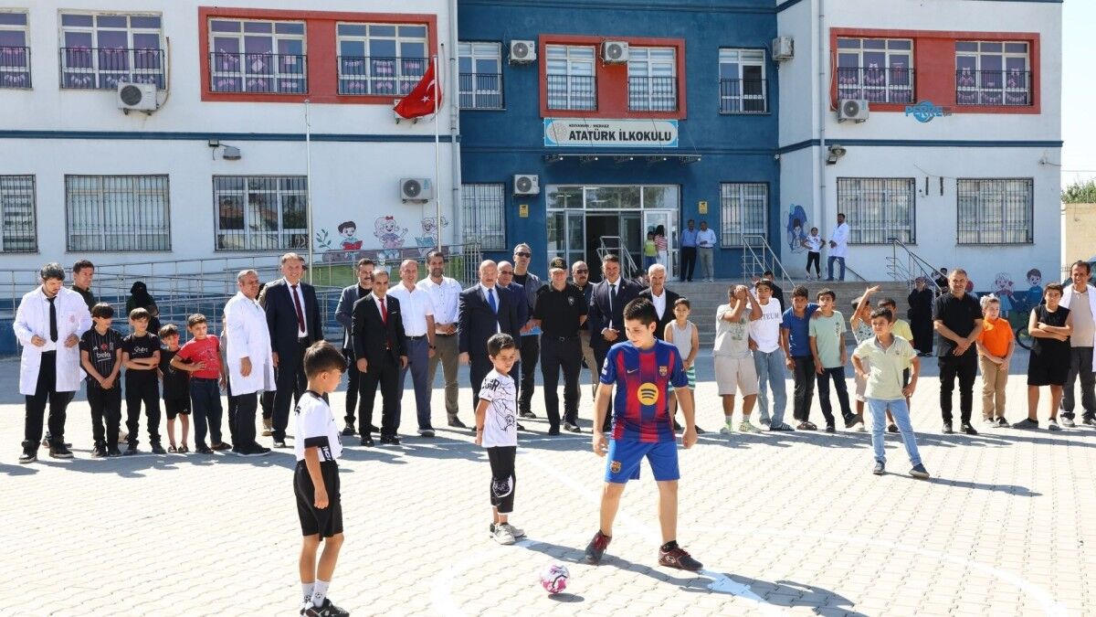 Adıyaman'da okul bahçelerine mini futbol sahaları kurulacak
