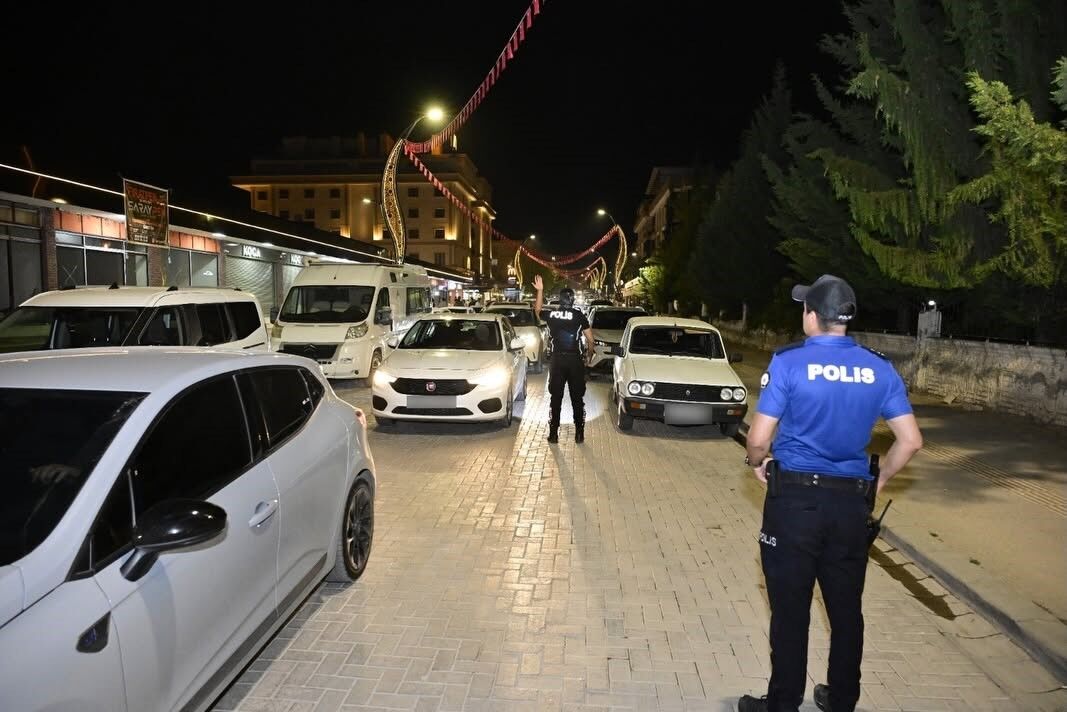 Adıyaman'da asayiş uygulamasında 1 aranan şahıs yakalandı