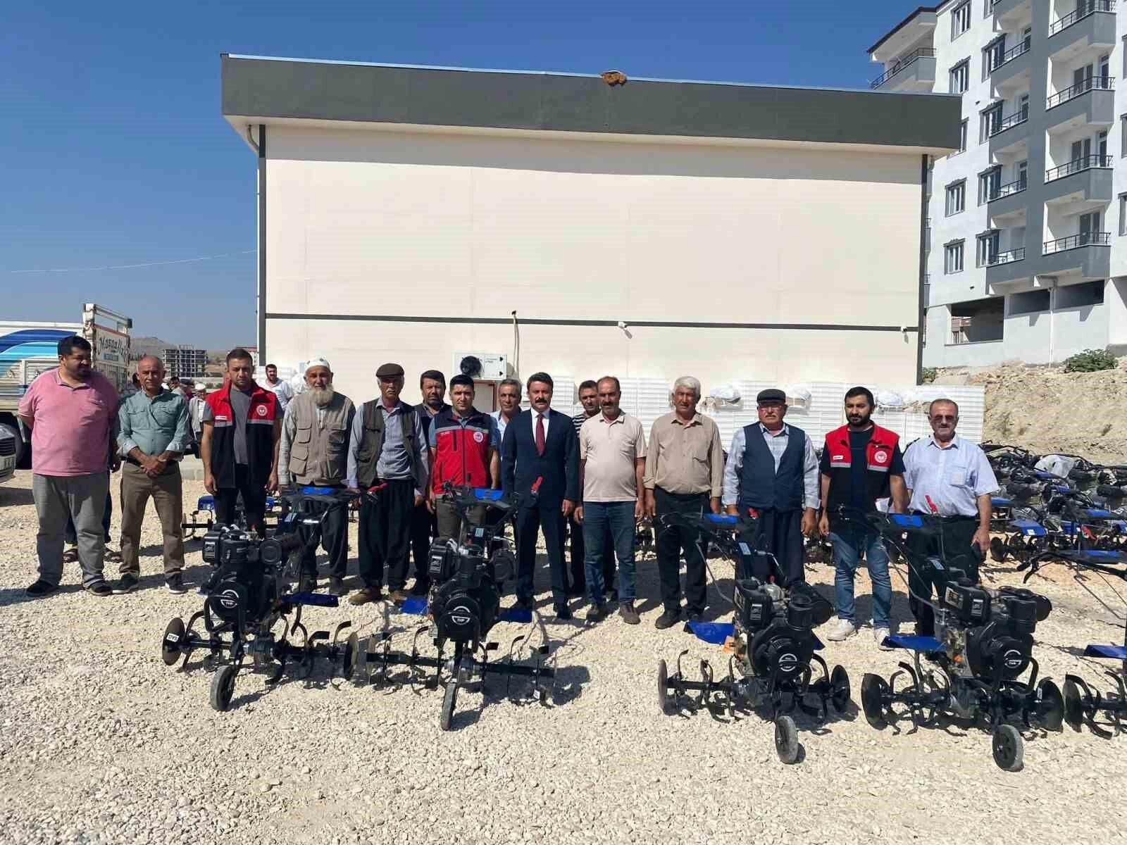 Besni'de üretici ve fırıncılara ekipman desteği