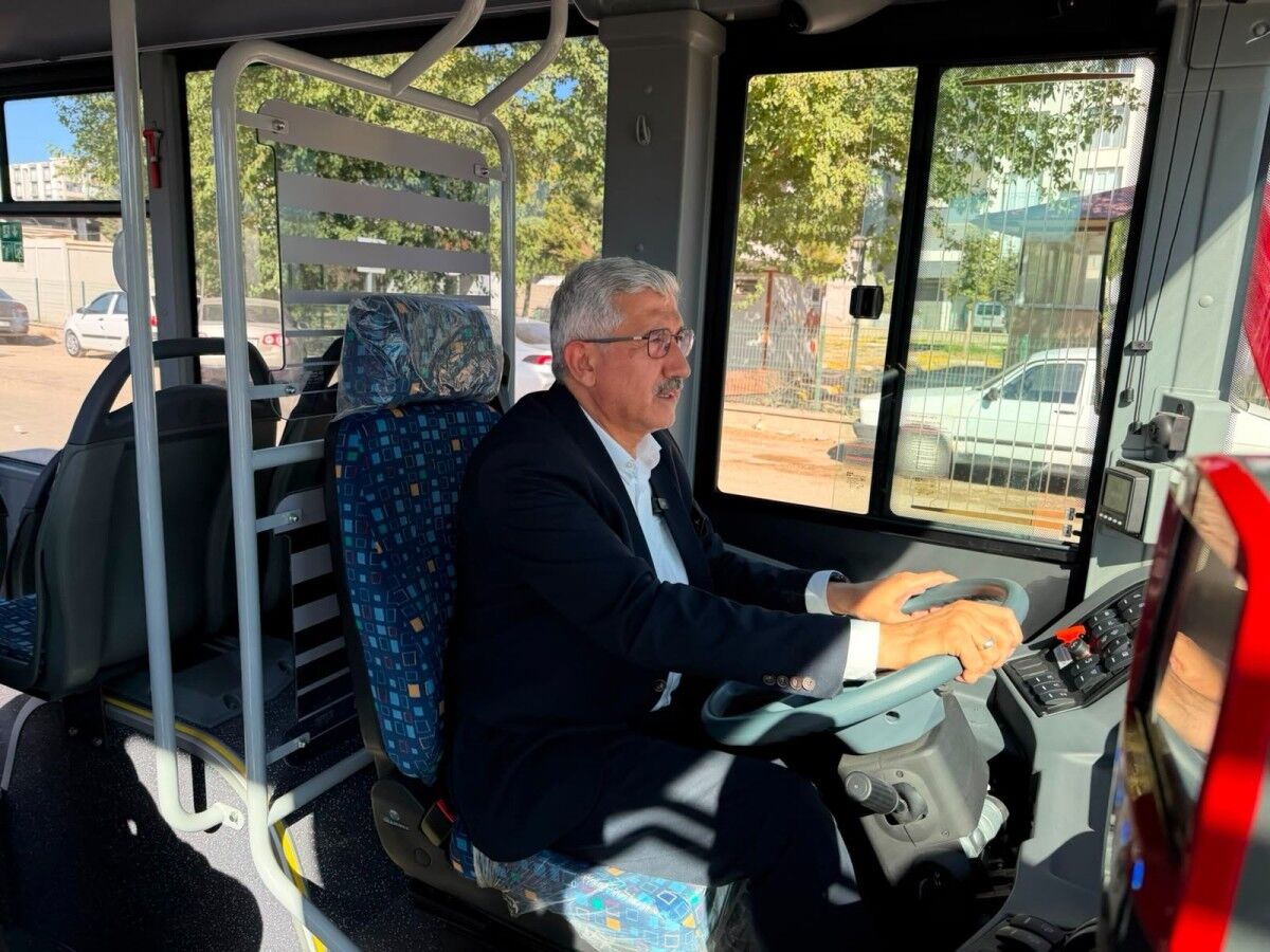 Kahta Belediyesi araç filosuna 4 modern otobüs eklendi