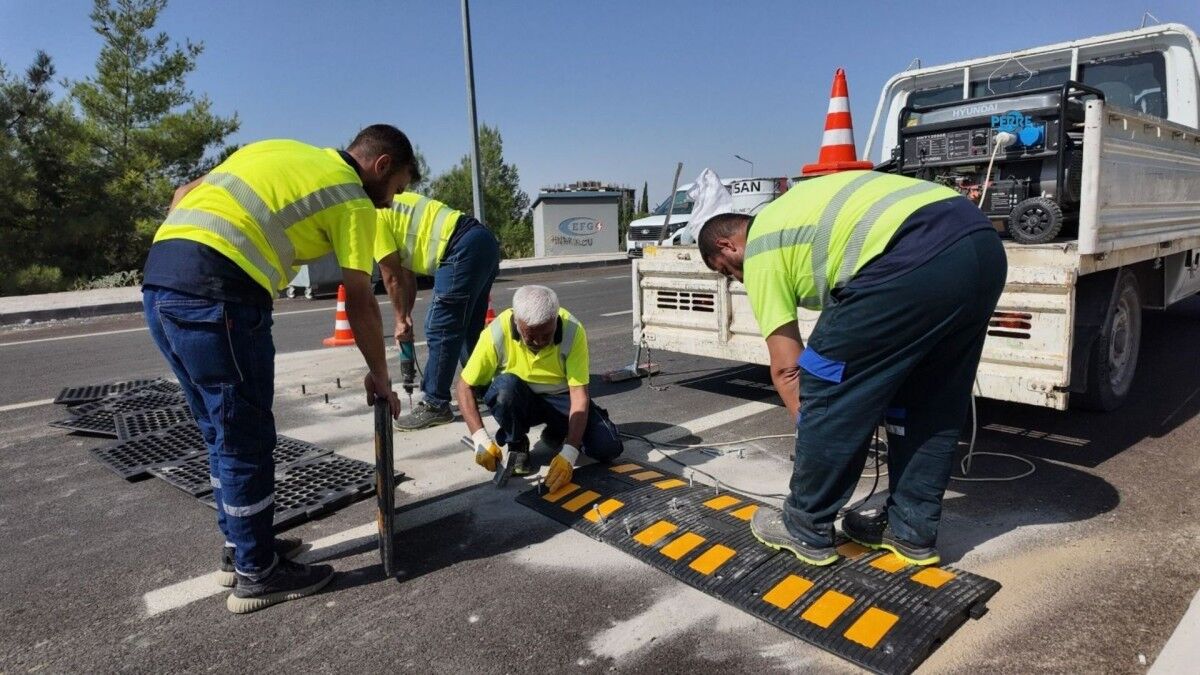 Mahalleli talep etti, Tutdere riskli kavşağa hız kesici yaptı