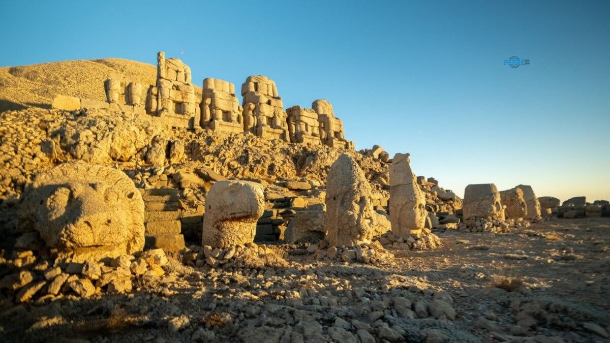 Nemrut Dağı'ın eşsiz manzarası ziyaretçilerini bekliyor