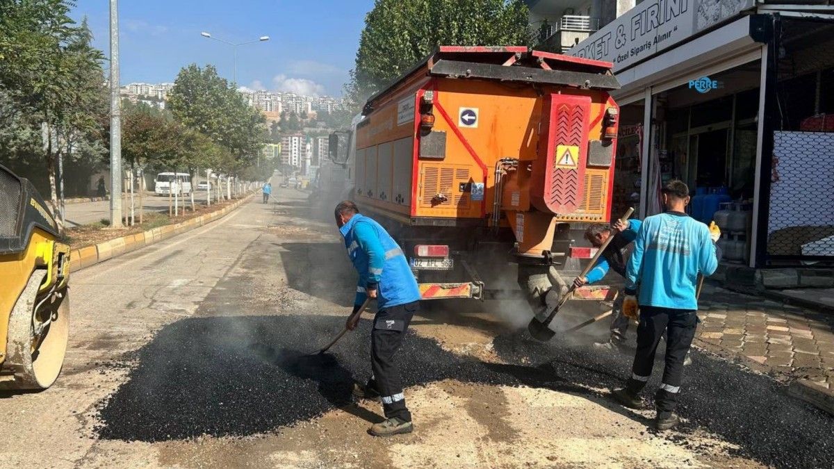 Adıyaman'da 6 mahallede yol onarımı, Hastane Caddesi'nde asfalt hazırlığı
