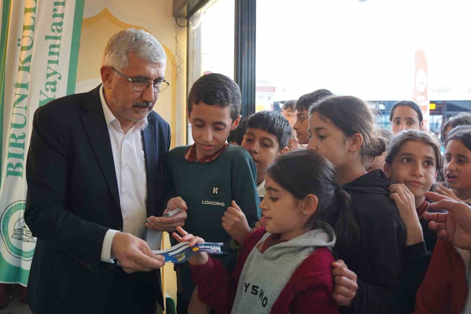 Başkan Hallaç: 'Kitapla buluşan her nesil, geleceğe atılmış güçlü bir adımdır'