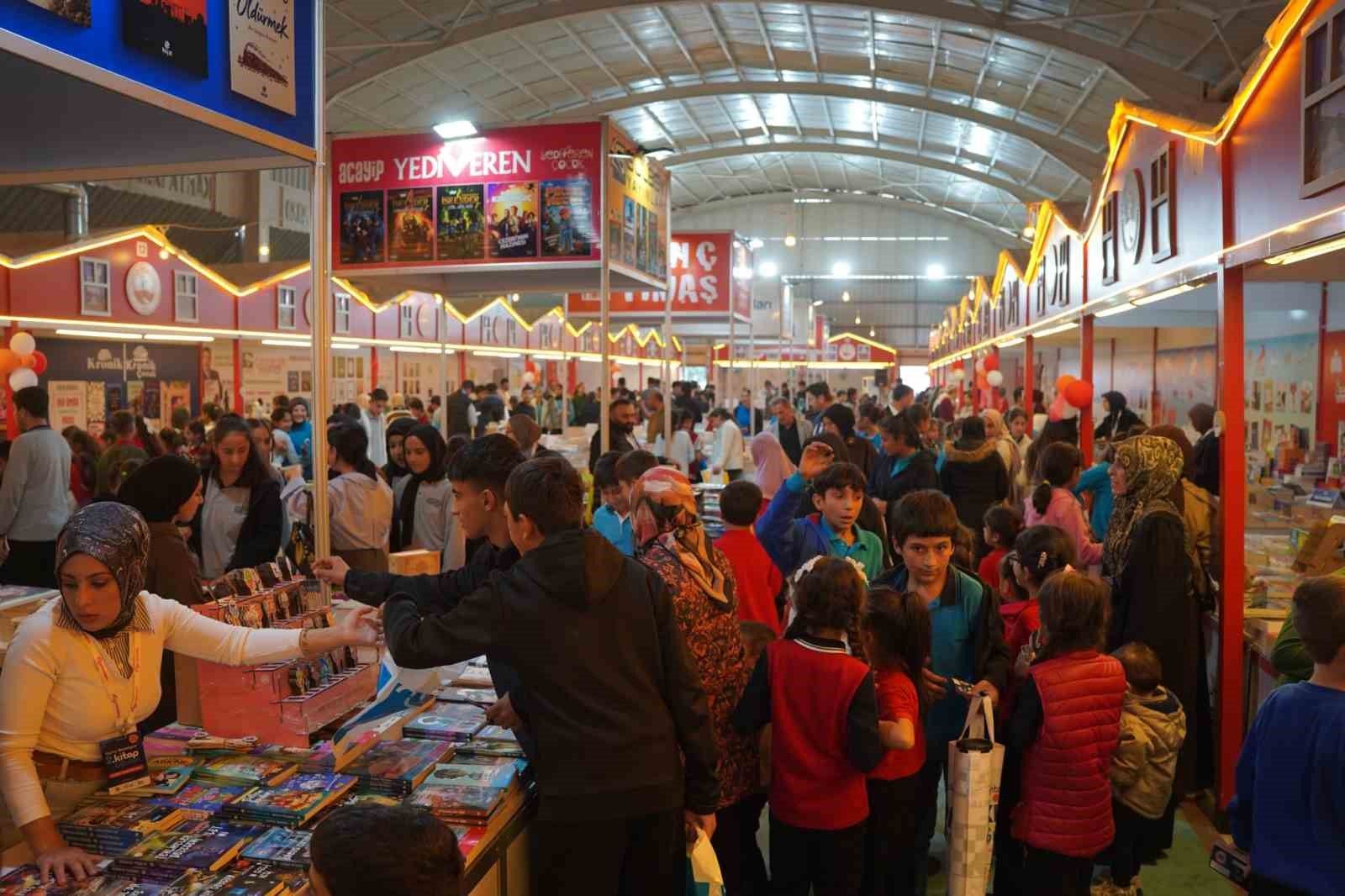 Kâhta 2. Kitap Günleri'ni 70 bin kişi ziyaret etti