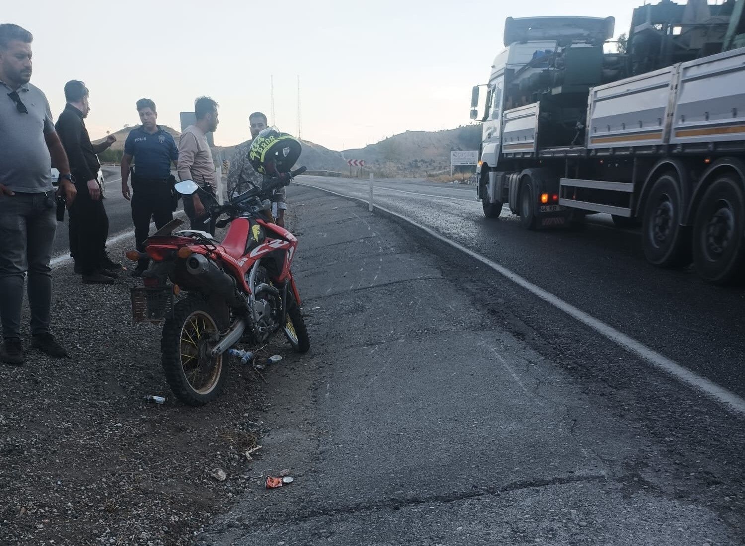 Motosiklet bariyere çarptı: 1 yaralı