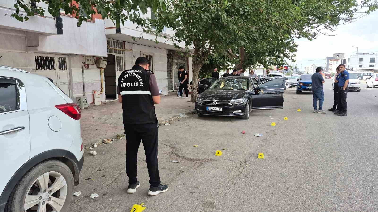Park halindeki otomobil kurşunlandı