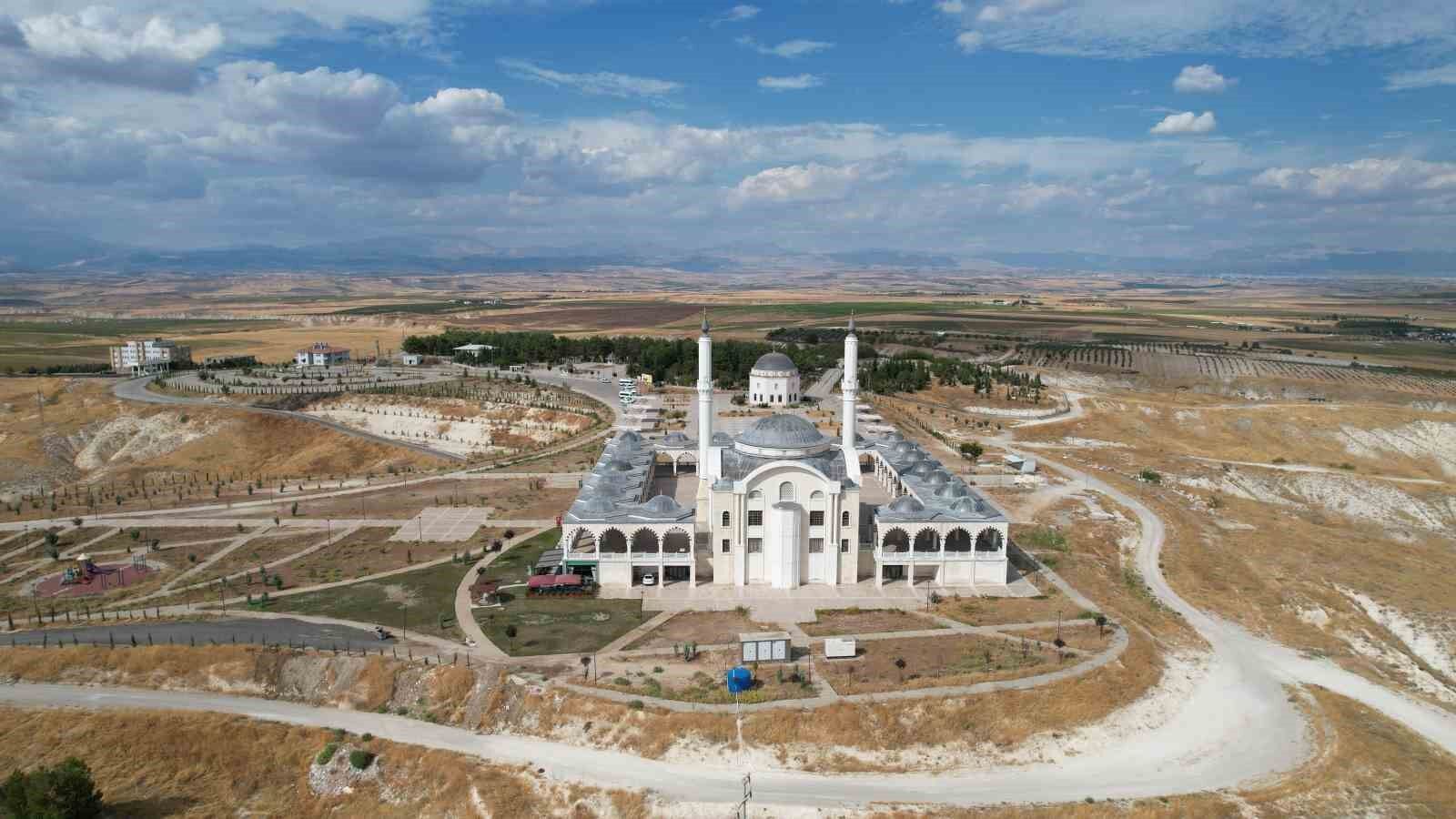 Yaşlılar ebru sanatıyla kendi eserlerini ortaya çıkardı