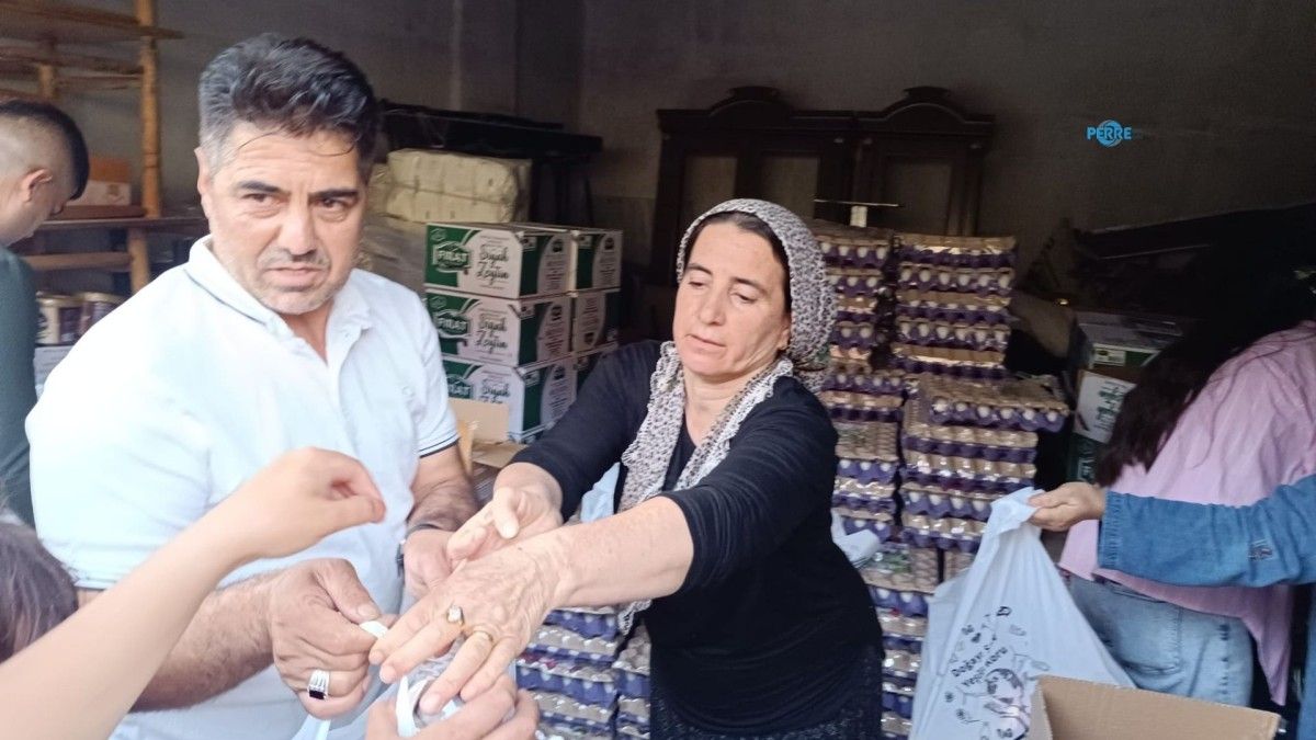 Besnili muhtardan Gaziantep'te 400 haneye mutfak eşyası desteği
