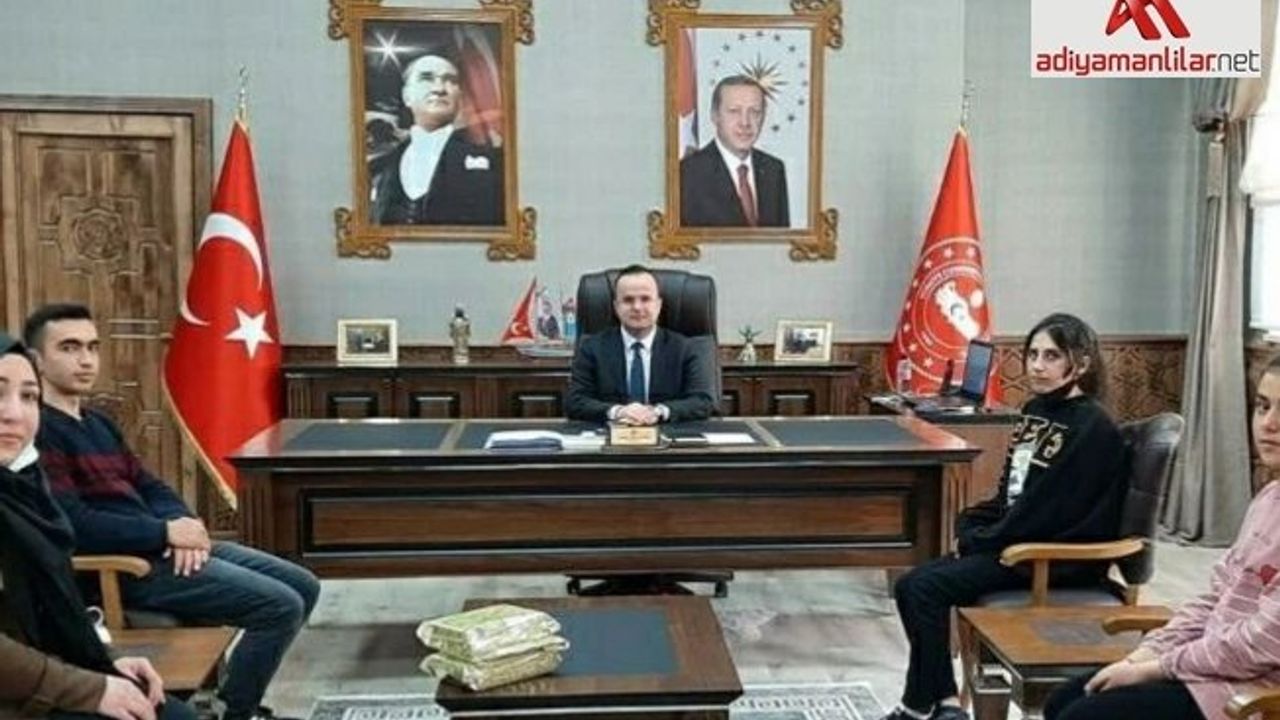 Arslantürk, en çok kitap okuyan öğrencileri tebrik etti