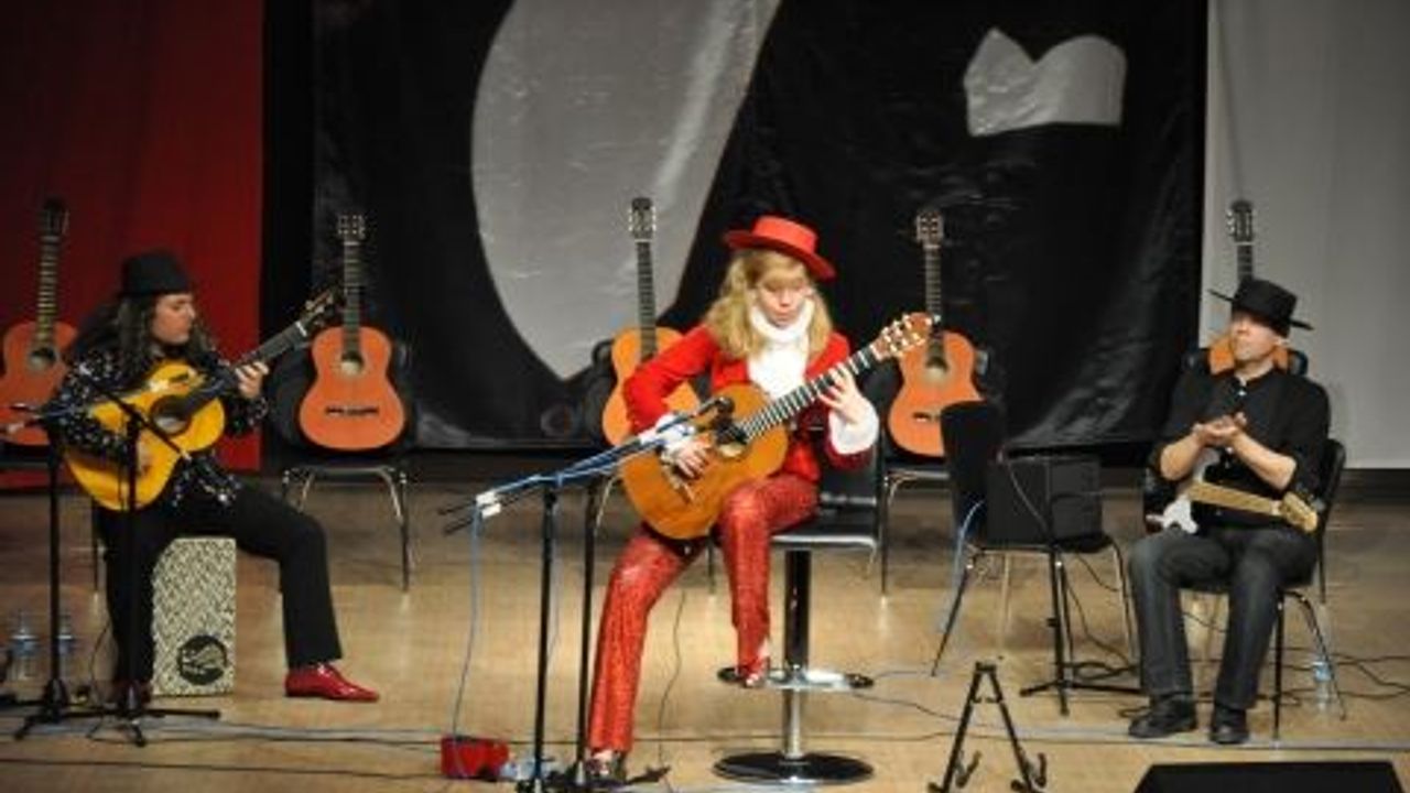 ﻿Gitarist Galina VALE, Üniversitemizde Konser Verdi