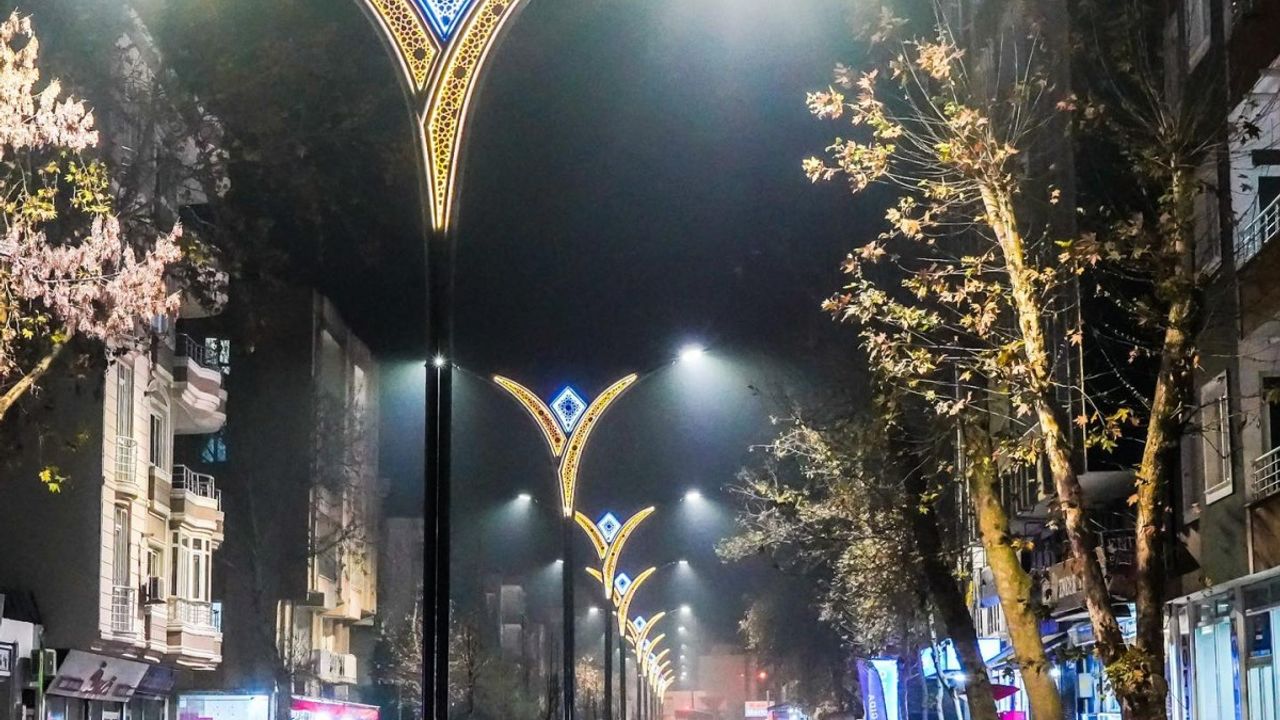 Yeni haliyle Karapınar Caddesi görenleri hayran bırakıyor