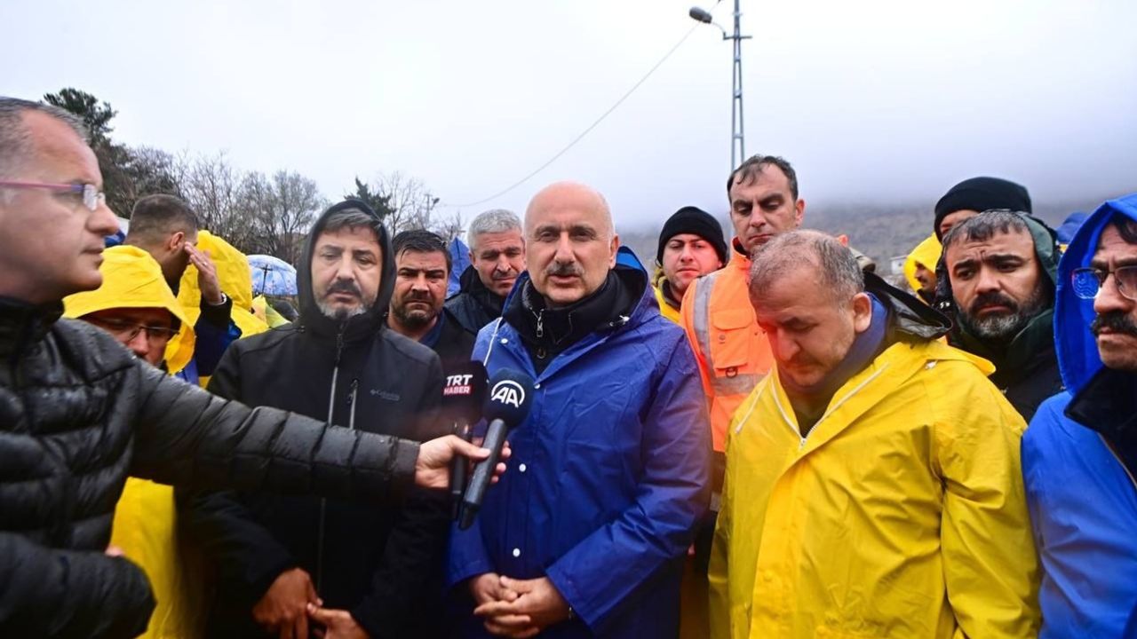 Bakan Karaismailoğlu: 160 kişilik ekibimiz arama çalışmasını sürdürüyor 