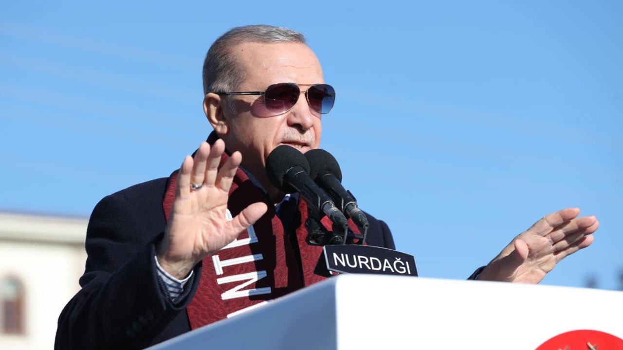 Erdoğan: Depremin yıktığı şehirlerimizin tamamını ayağa kaldırmadan durup dinlenmeyeceğiz 