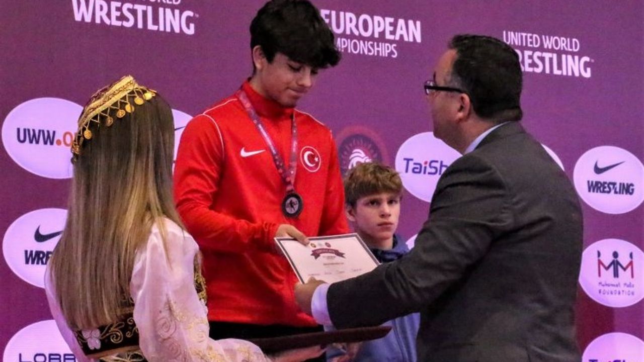 Milli güreşçi Halil Çınar Avrupa ikincisi oldu