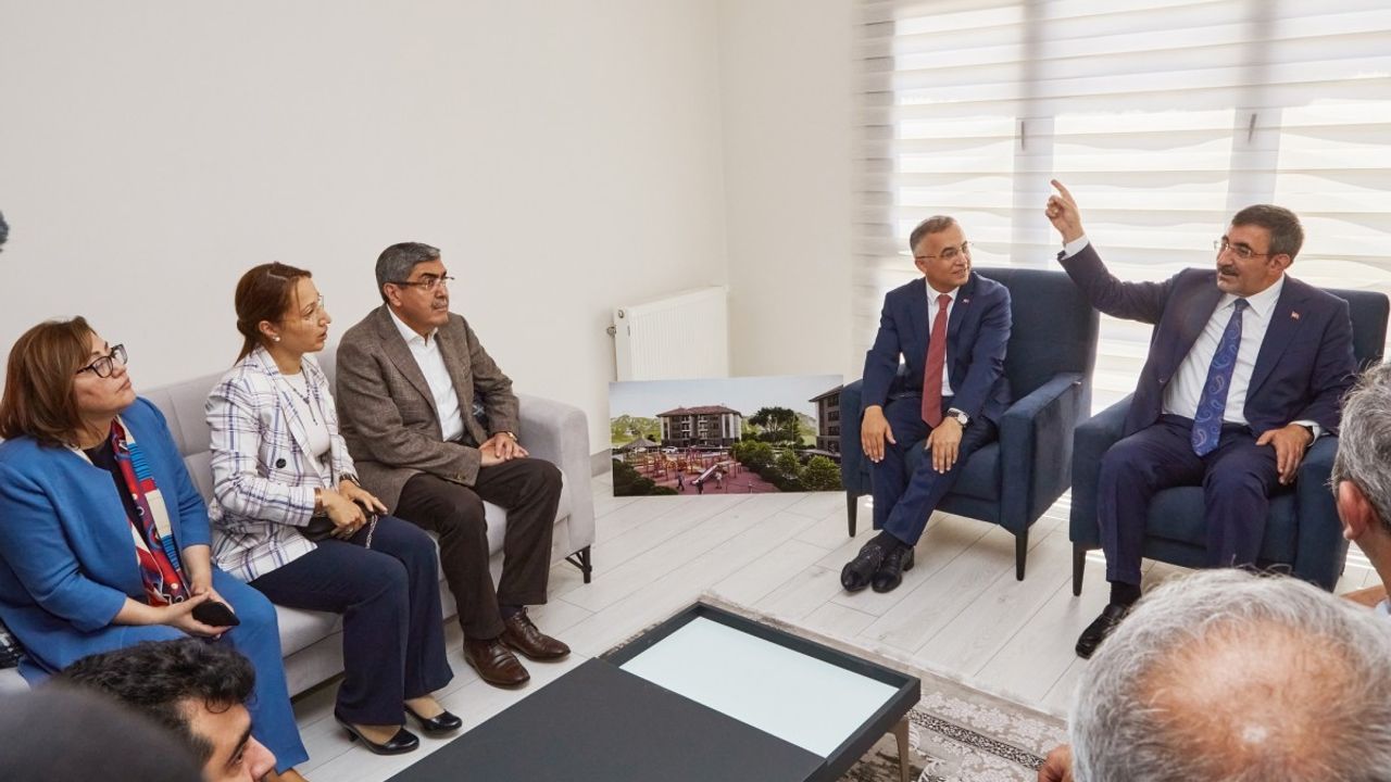 Cumhurbaşkanı Yardımcısı Cevdet Yılmaz Nurdağı’nı ziyaret etti 