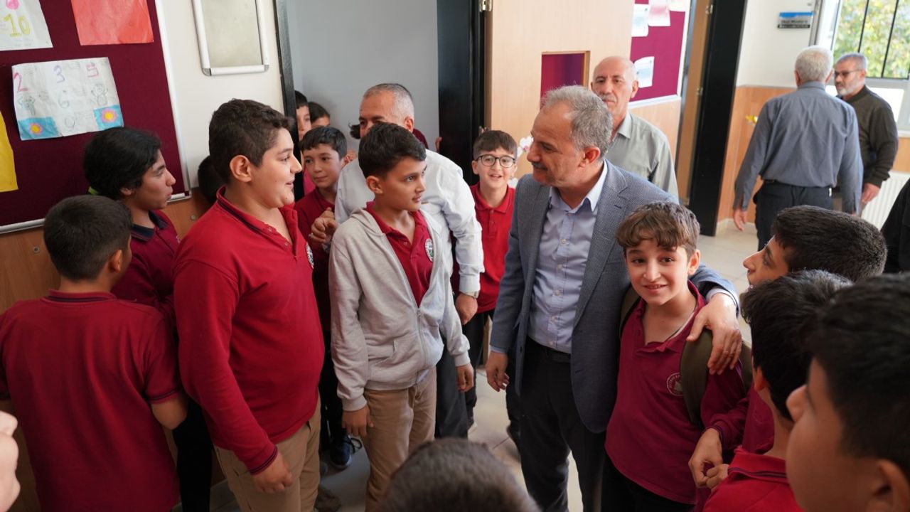 Başkan Kılınç Karacaoğlan Ortaokulunu ziyaret etti  - Videolu Haber