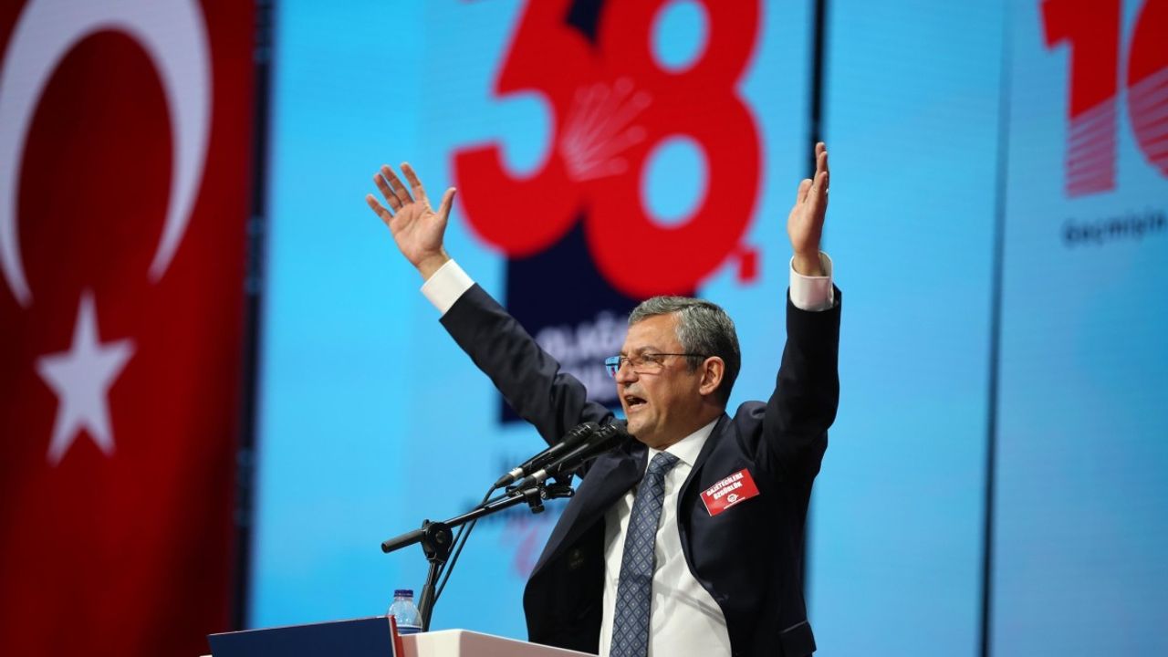 CHP’nin yeni Genel Başkanı Özgür Özel oldu
