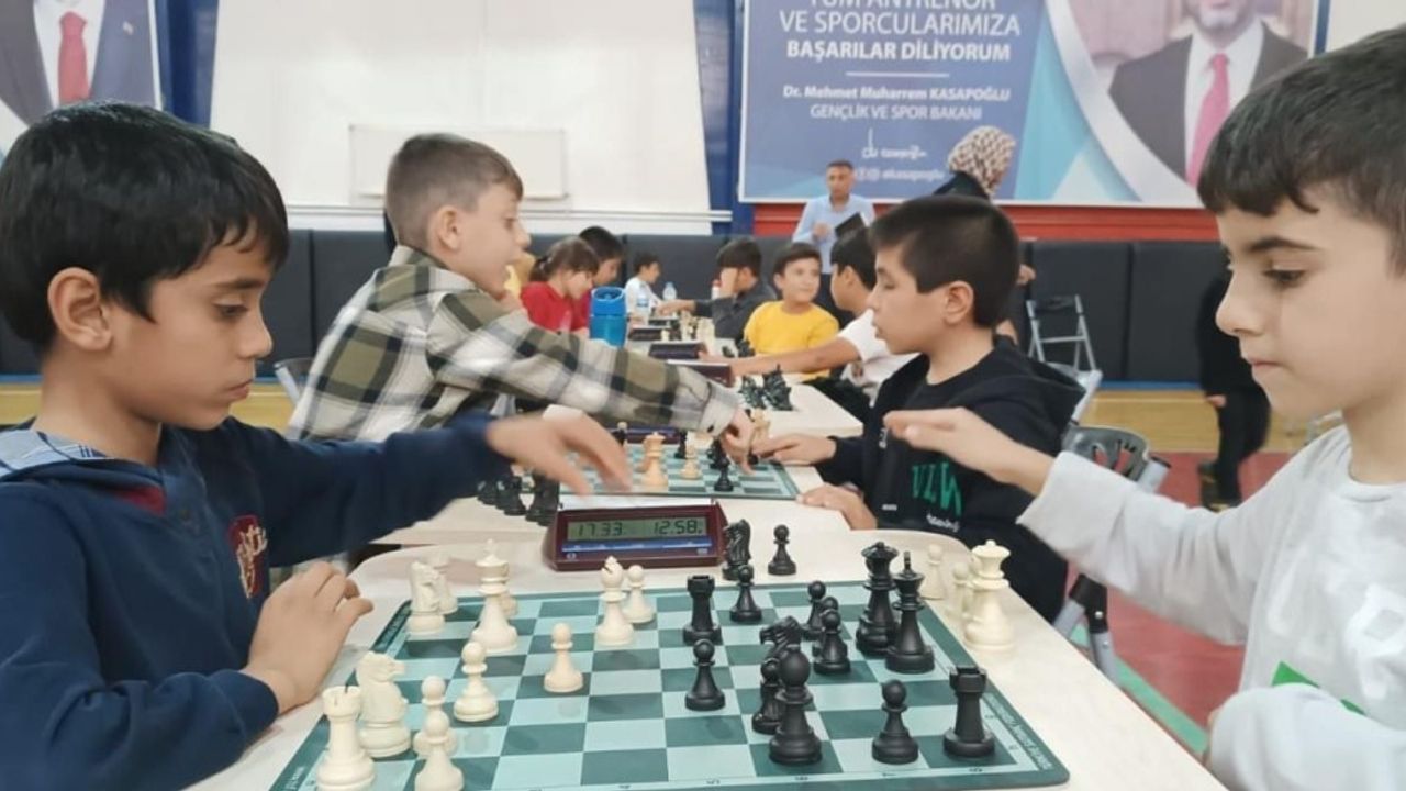 Kahta’da '29 Ekim Satranç Turnuvası' düzenlendi