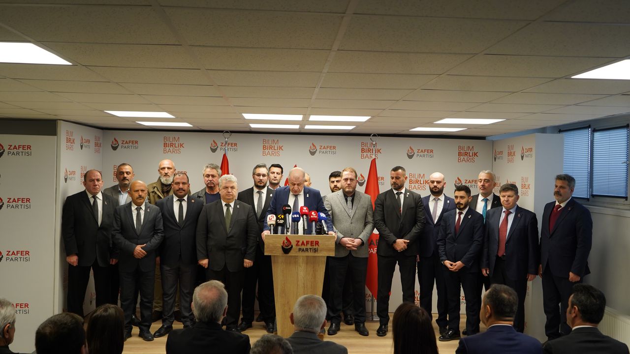 Prof. Dr. Ümit Özdağ, Zafer Partisi'ne yönelik baskı, tehdit ve yıldırma operasyonlarına karşı basın açıklaması yaptı