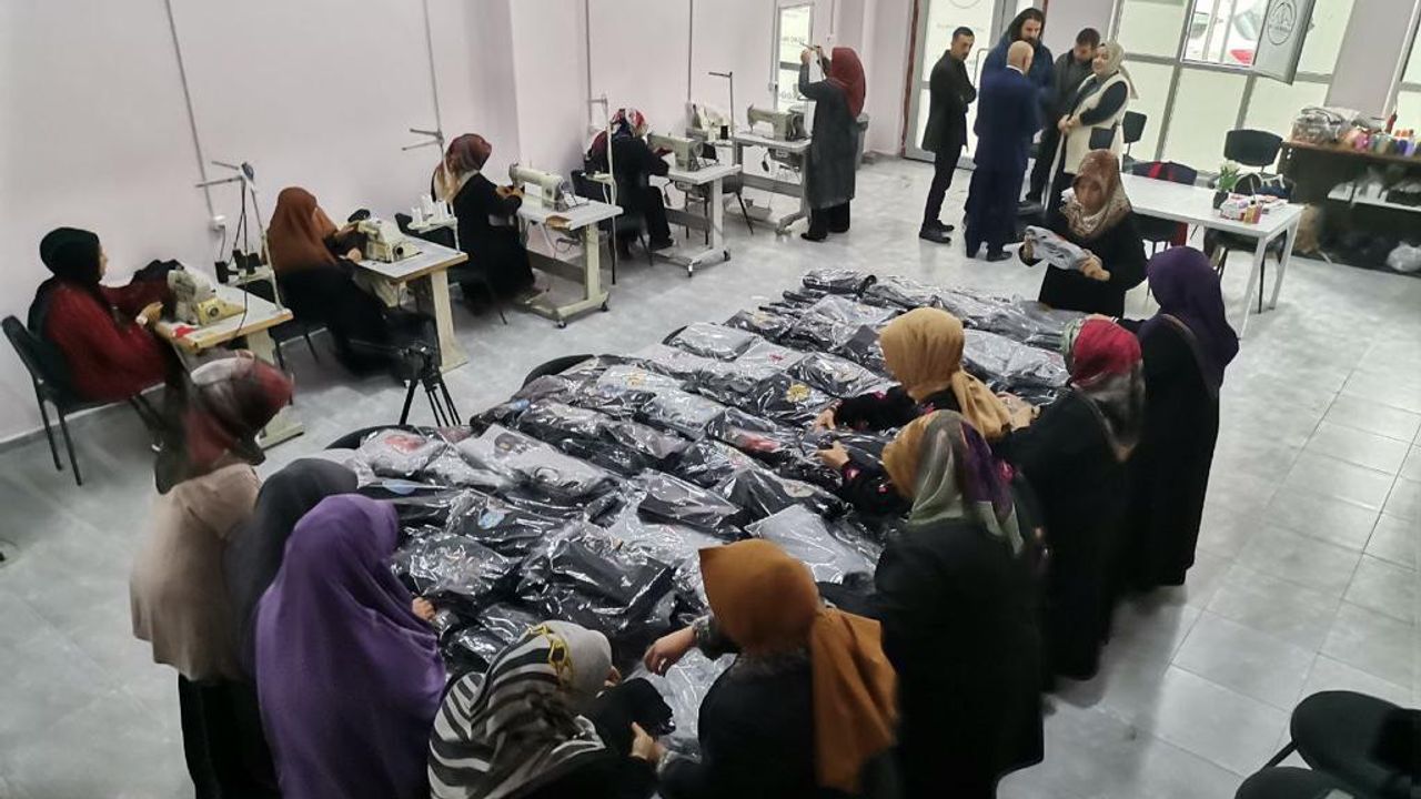 Atölyelerde üretilen kışlık giyecekler Gazzeli mazlumlara gönderilecek