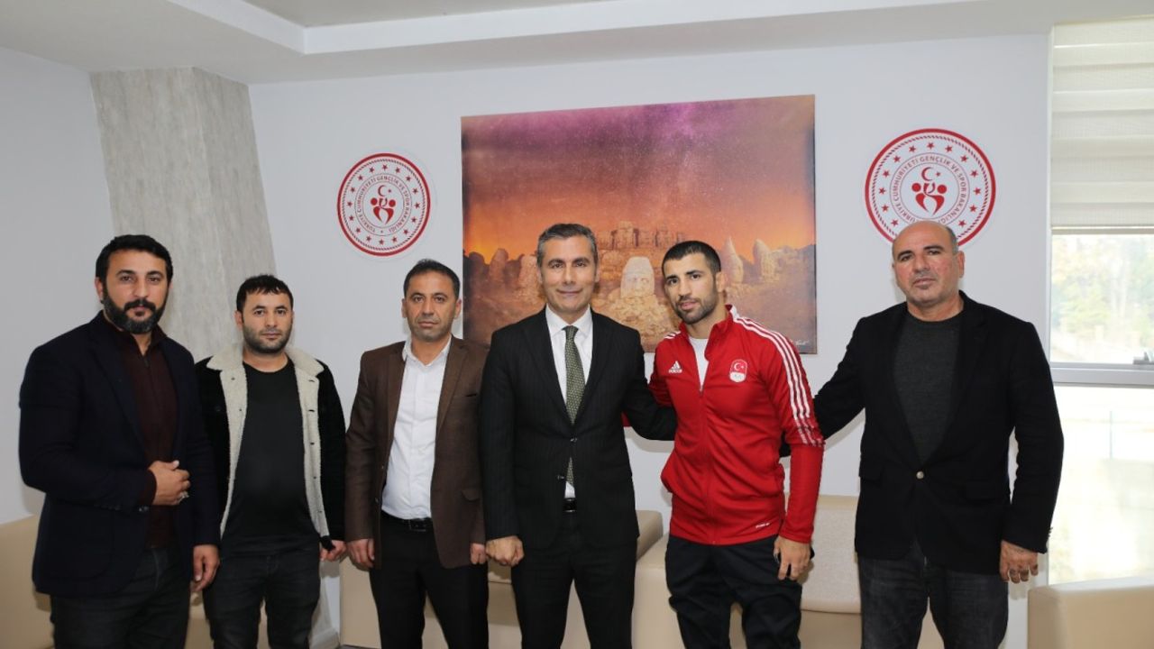 Avrupa Şampiyonu Murat Fırat İl Müdürü Fikret Keleş'i ziyaret etti 