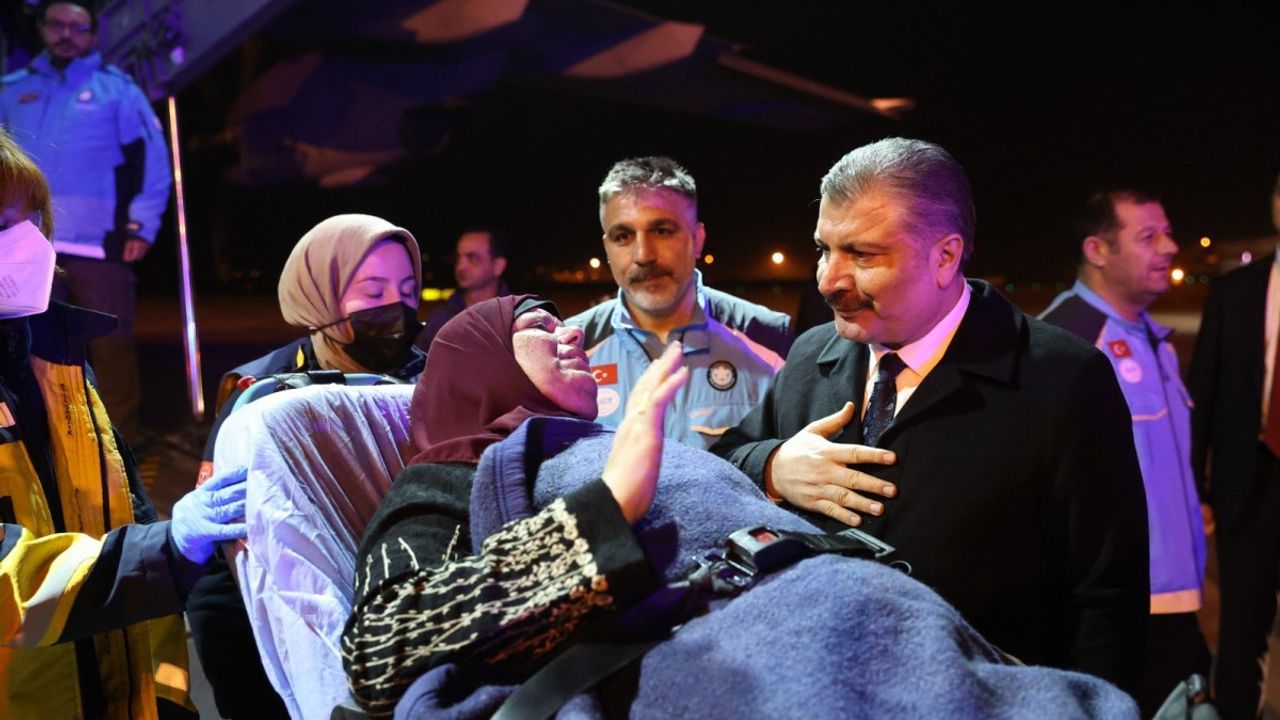 Bakan Koca: Gazze'den 114 hasta getirildi İki hastamızı maalesef kaybettik