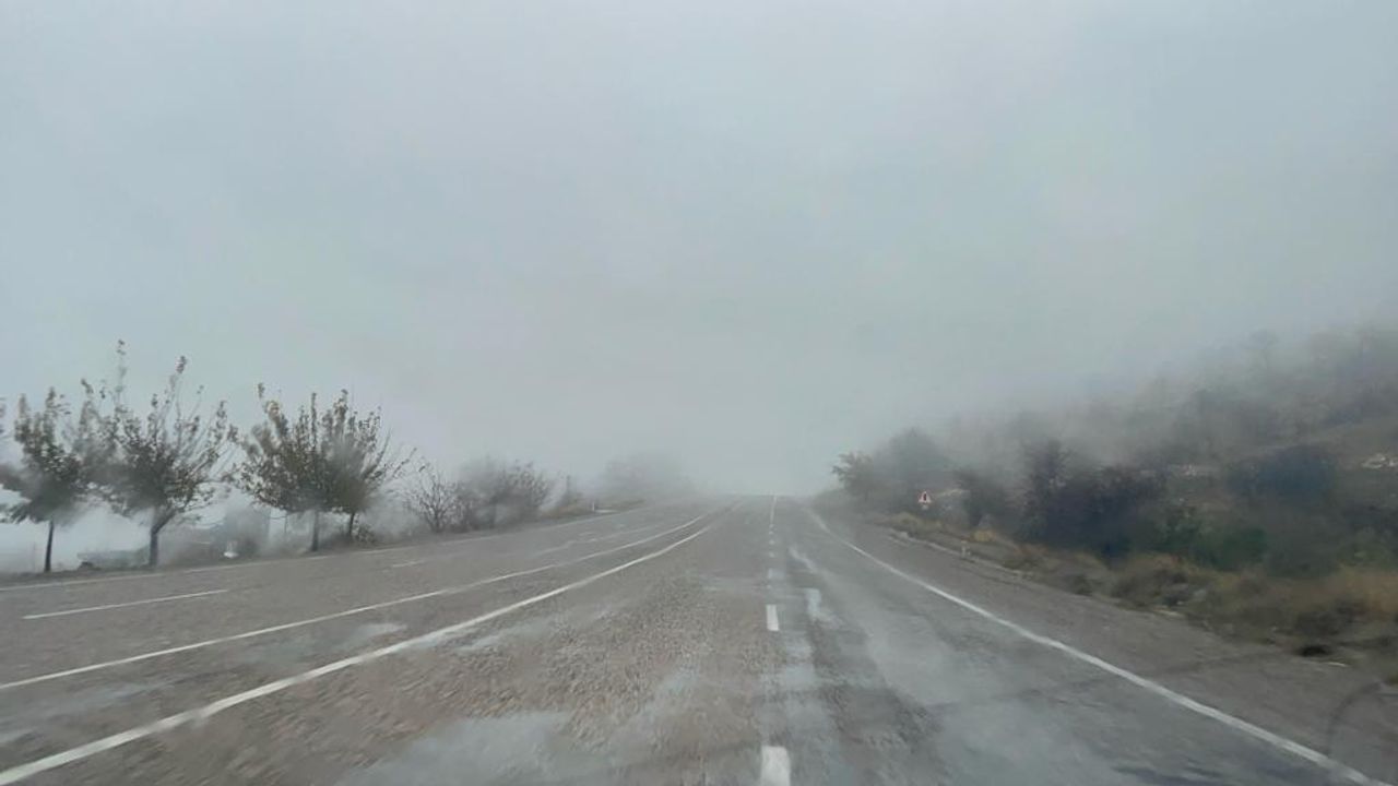 Gölbaşı Adıyaman arası yoğun sis nedeniyle sürücüler zor anlar yaşadı  - Videolu Haber